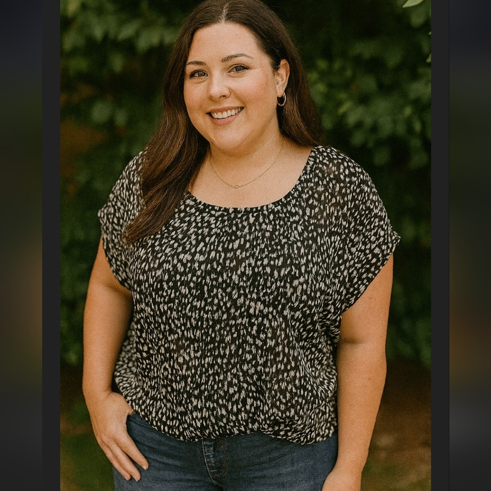 Torrid white / black speckled tulip back sheer top